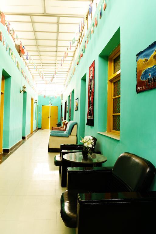 Happy Station Hostel Дуньхуан Экстерьер фото