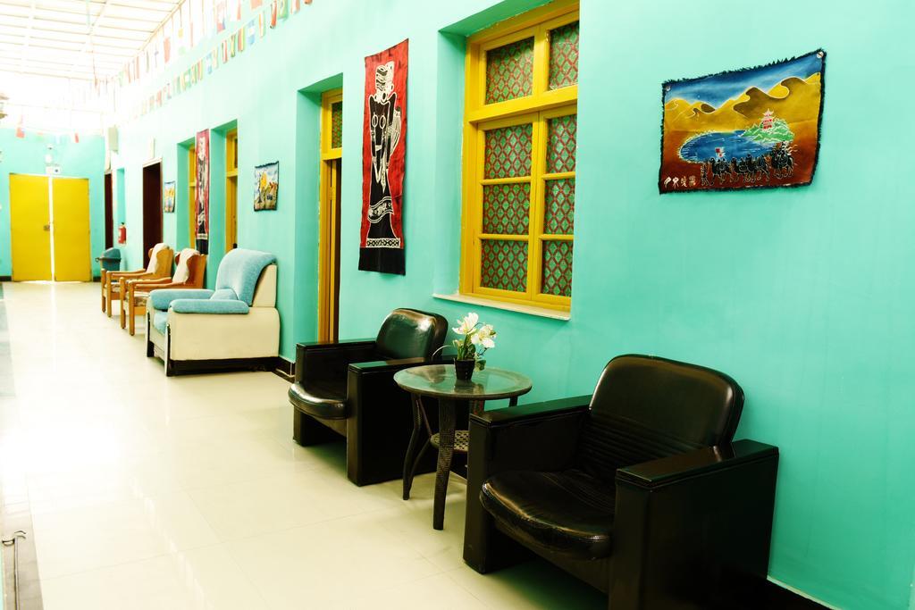 Happy Station Hostel Дуньхуан Экстерьер фото