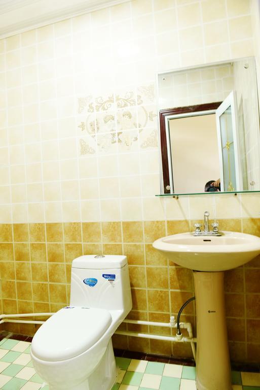 Happy Station Hostel Дуньхуан Экстерьер фото