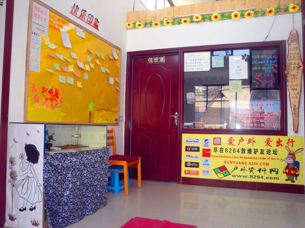 Happy Station Hostel Дуньхуан Номер фото