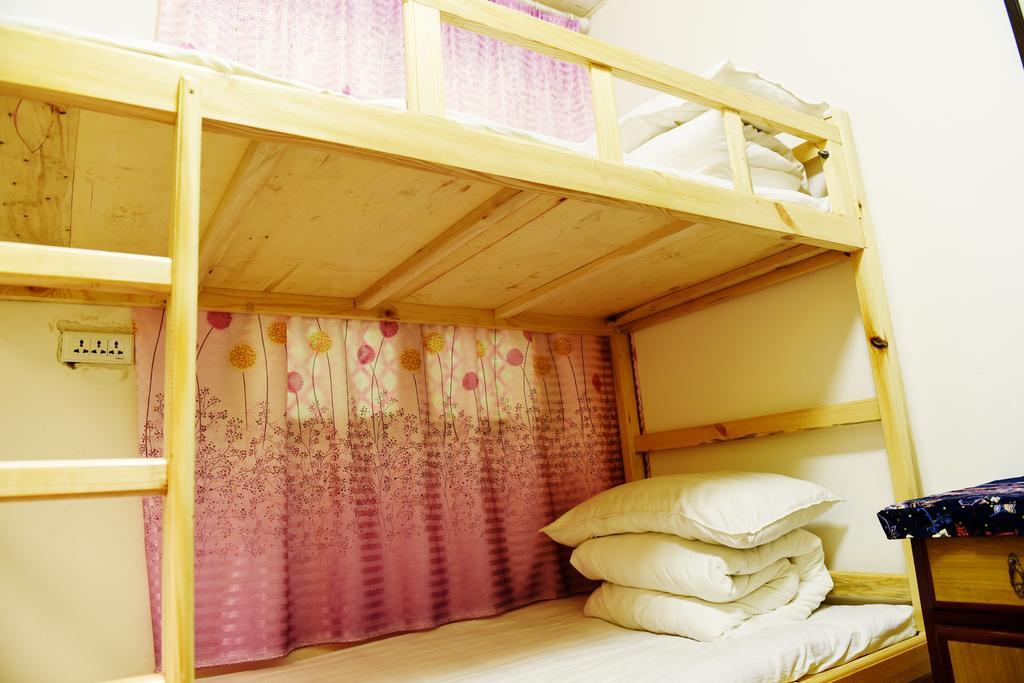 Happy Station Hostel Дуньхуан Номер фото